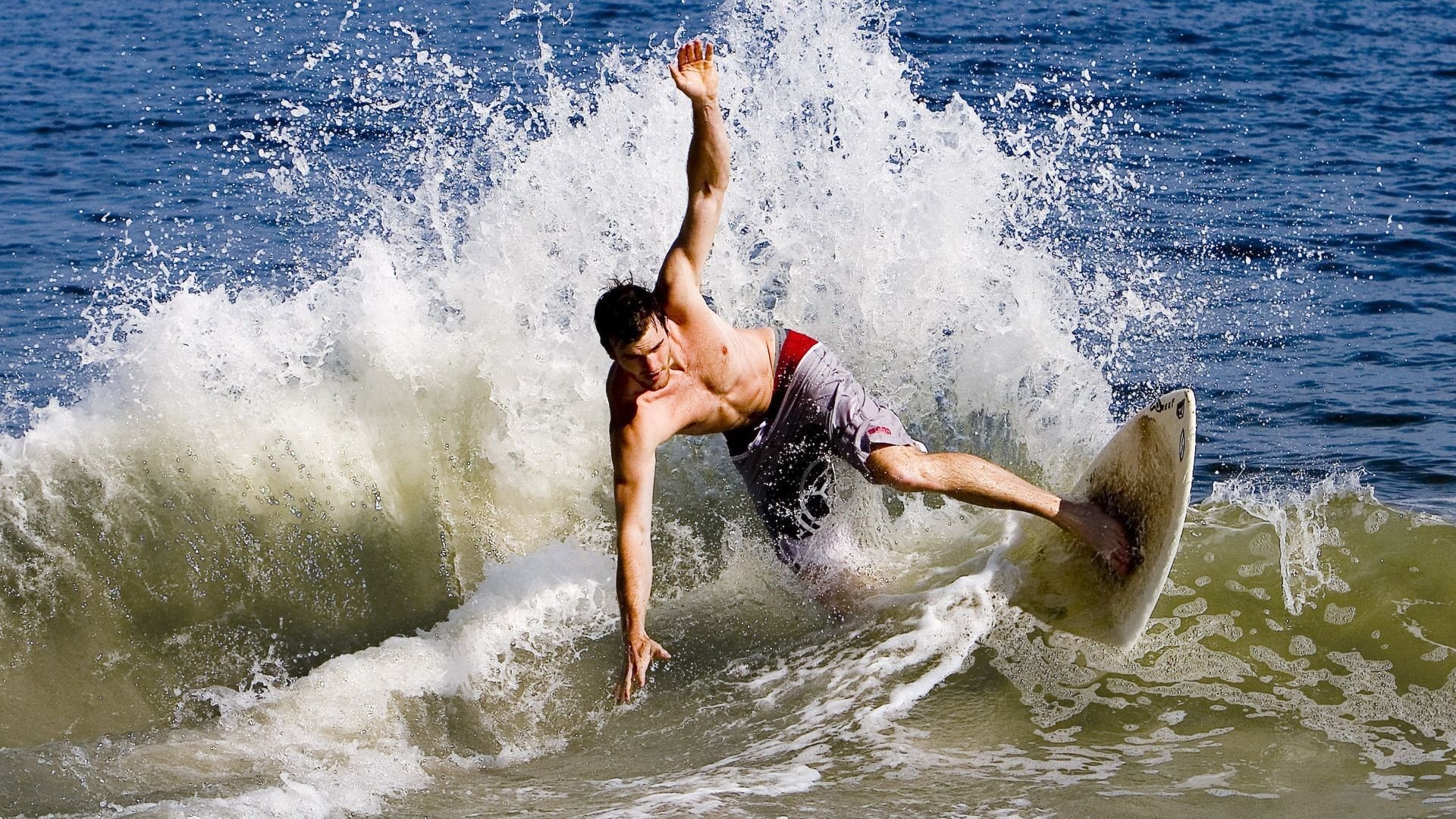 爱游戏体育app网页版下载-中国队后程发力逆转对手引爆赛场，中国队后腰是谁